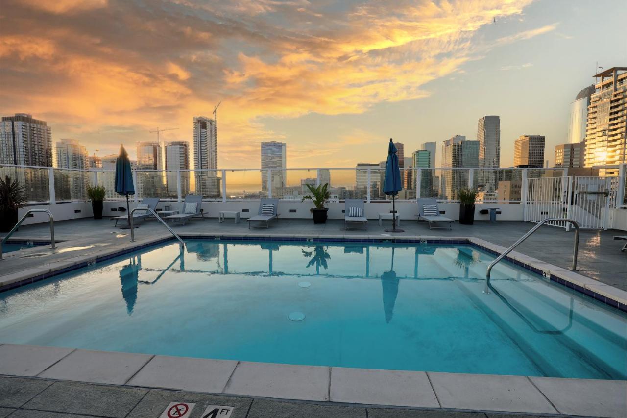 Classic Angeles Elegance In Downtown, Sleeps 4, Free Parking And 360 Degree View Roof Pool! Appartement Los Angeles