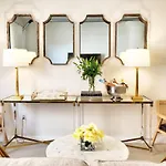 Classic Los Angeles Elegance In Downtown, Sleeps 4, Free Parking And 360 Degree View Roof Top Pool!